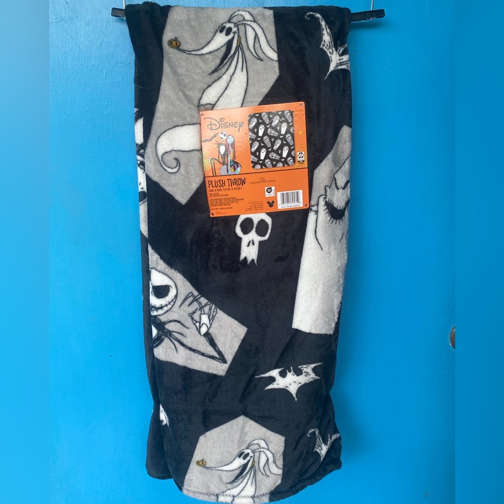 The nightmare before Christmas throw blanket, NWT, Disney Black & White Throw